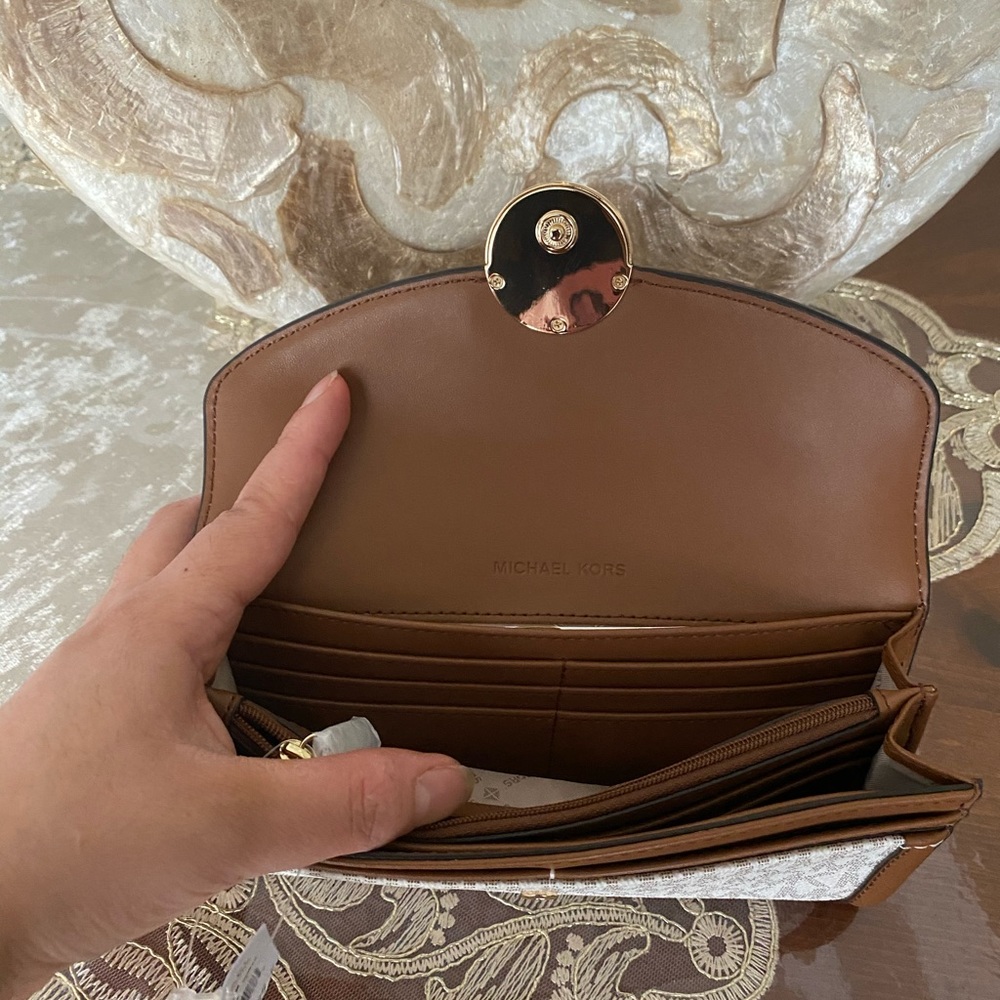 Michael Kors Fulton wallet - Picture 5 of 16